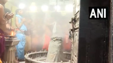 India News | MP: First Bhasma Aarti of New Year Performed at Mahakaleshwar Temple in Ujjain; Devotees Throng to Offer Prayers