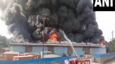 India News | Maharashtra: Massive Fire Breaks out at Warehouse in Uran, Dousing Operation Underway