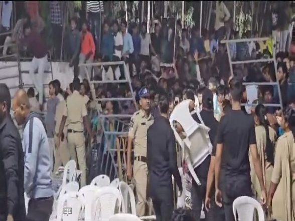 India News | Andhra: Stampede During 'Guntur Karam' Pre-release Event; Cop Injured - Vimarsana News
