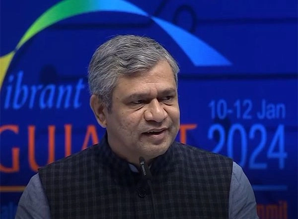 Business News | Ashwini Vaishnaw Calls on Micron to Start Semiconductors Research Centre at IIT Gandhinagar on Second Day of VGGS