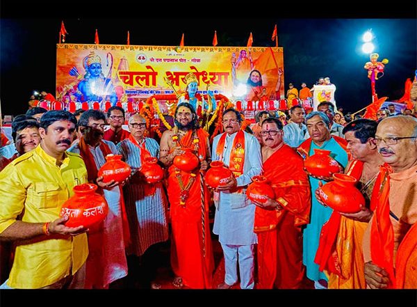 Business News | Sadguru Brahmeshanand Acharya's 'Chalo Ayodhya' Campaign Garners Huge Support