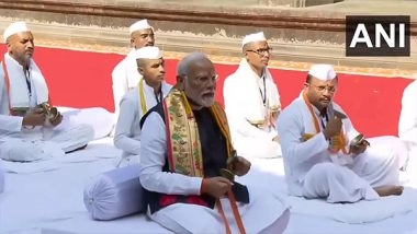 India News | Maharashtra: PM Modi Offers Prayers at Shree Kalaram Mandir in Nashik