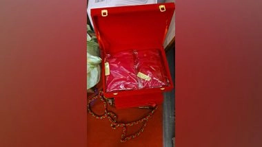 India News | Specially Abled Devotees from Nashik Weave Silk Clothes for Lord Ram