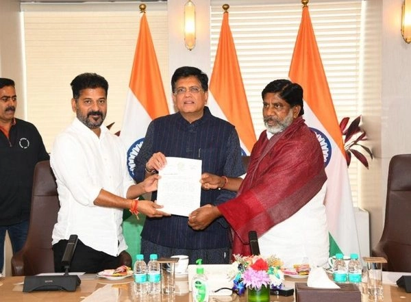 India News | Telangana CM Urges Piyush Goyal to Approve Establishment of 'Industrial Corridor' Connecting Hyderabad to Vijayawada