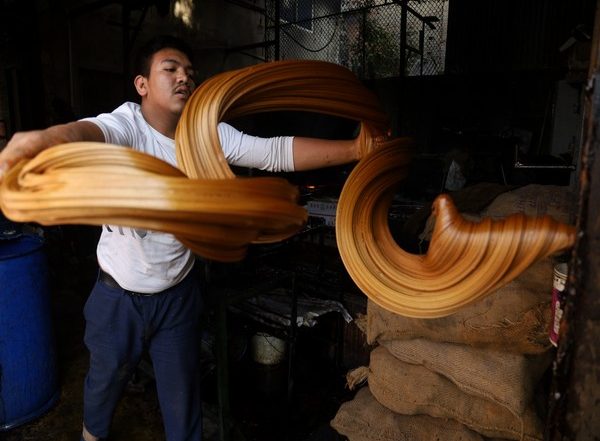 World News | Molasses Makers in Nepal Under Pressure Due to Short Preparation Window with Arrival of 'Maghe Sankranti'