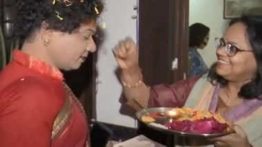 India News | Madhya Pradesh: Eunuchs Hold Door-to-door Campaign to Distribute Akshat in Bhopal