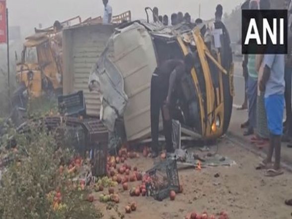 India News | Tamil Nadu: 5 People Injured After Two Cargo Vehicles Collide in Tiruvallur