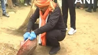 India News | Uttar Pradesh, Gujarat Leaders Hold Cleanliness Drives Ahead of Pran Pratishtha Ceremony