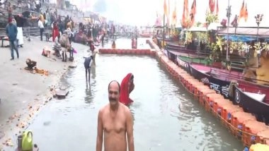 India News | Devotees Take Holy Dip at Ayodhya's Saryu Ghat on the Occasion of Makar Sankranti