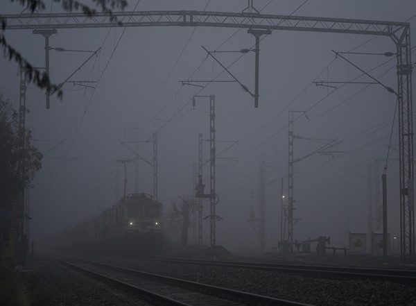 India News | 18 Trains Delhi-bound Trains Running Late as Fog Impacts Visibility
