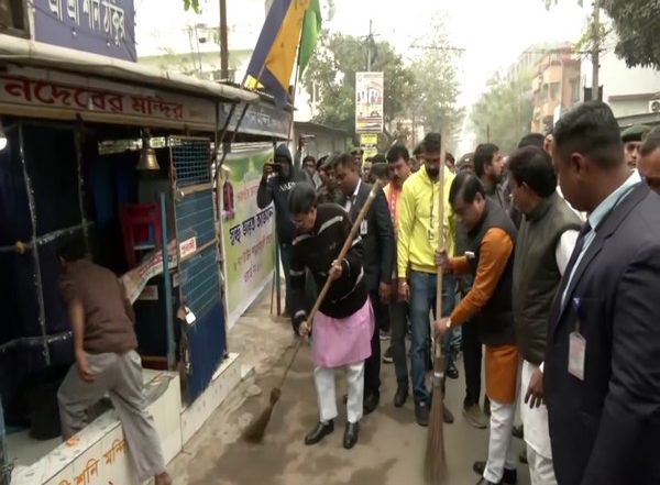 India News | Tripura: CM Manik Saha Participates in Cleanliness Drive of Different Temples in His Constituency