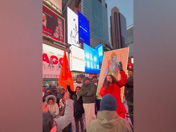 World News | NYC: Times Square Echoes with 'Jai Shree Ram' Chants as Hundreds Celebrate 'Pran Pratishtha' in Ayodhya - Vimarsana News
