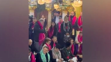 World News | French President Emmanuel Macron Visits Hazrat Nizamuddin Aulia Dargah in Delhi