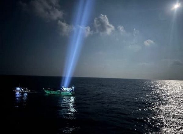 World News | Indian Coast Guard Provides Towing Assistance to Fishing Boat Stranded off Lakshadweep