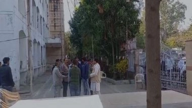 India News | Madhya Pradesh: Digvijaya Singh, Kamalnath Supporters Clash with Each Other at Party Office, Video Goes Viral