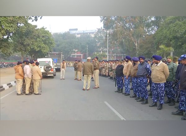 India News | Heavy Security Deployed at Chandigarh Municipal Corporation Office Ahead of Mayoral Polls
