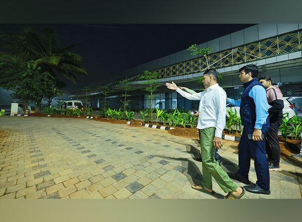 India News | Odisha: 5T Chairman Pandian Reviews ISBT Baramunda Project