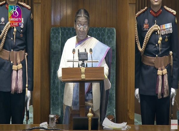India News | Government Moving with Guarantee of Fulfilling Citizens' Dreams, Says President in Parliament; Opposition Parties Slam Address