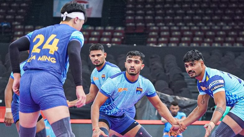 How to Watch UP Yoddhas vs Bengal Warriors PKL 2023-24 Live Streaming Online on Disney+ Hotstar? Get Live Telecast of Pro Kabaddi League Season 10 Match and Score Updates on TV