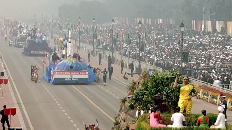 Republic Day Parade 2024: ISRO's Tableau Shows Successful Soft Landing of Chandrayaan-3 on the Moon (Watch Video)