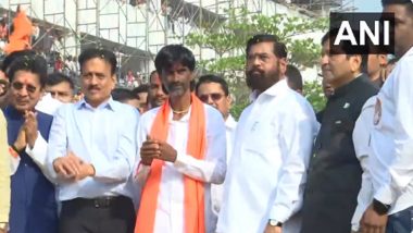 Manoj Jarange Patil Ends Strike: Maratha Quota Activist Ends Indefinite Fast as Maharashtra Government Accepts All Demands (Watch Videos)