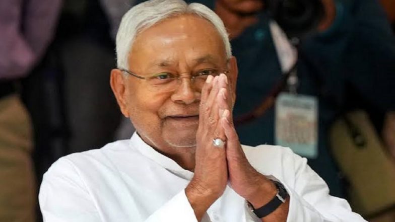 Nitish Kumar Resigns: JDU President Submits BJP's Letter of Support to Governor Rajendra Arlekar After Dumping RJD, Congress (Watch Video)