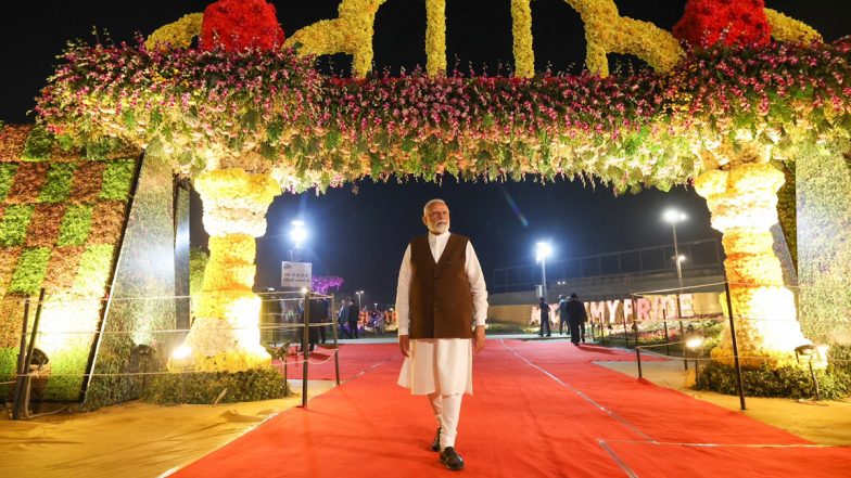 PM Narendra Modi Visits Ahmedabad Flower Show at Sabarmati Riverfront, Shares Inside Photos on X (See Pics and Video)