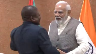 PM Narendra Modi Hugs Mozambique President Filipe Jacinto Nyusi, Pats His Back During Bilateral Meeting in Gandhinagar (Watch Video)
