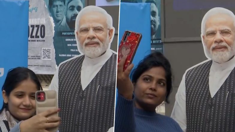 Selfie With PM Modi: Women Click Pictures With Cutout of Prime Minister Narendra Modi During Viksit Bharat Ambassadors Art Competition in Delhi (Watch Video)