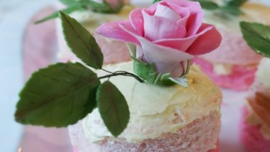 Rose Day 2024 Food Ideas for Valentine Week's First Day: From Cupcakes to Macarons, Rose Theme Food To Impress Your Loved One