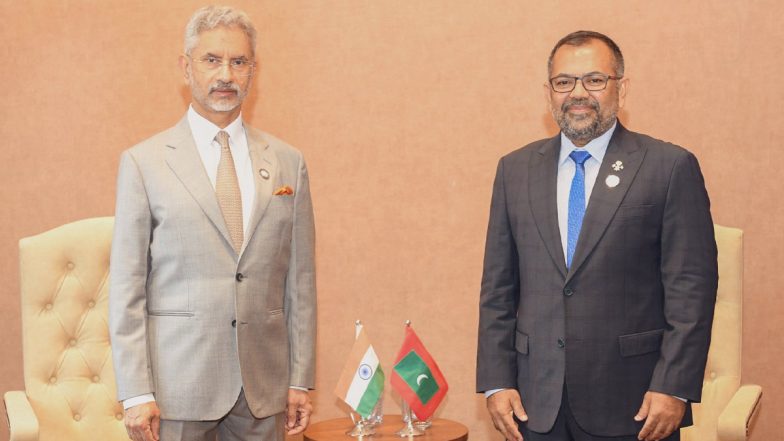 EAM S Jaishankar Has 'Frank' Conversation With Maldivian Counterpart Moosa Zameer in Kampala (See Pic)