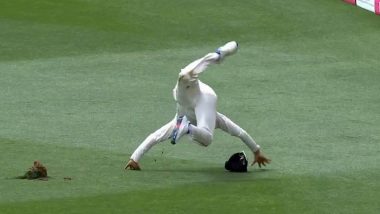 Nasty! Saim Ayub Tumbles After His Knee Gets Dangerously Stuck in SCG Outfield During AUS vs PAK 3rd Test 2023-24 (Watch Video)