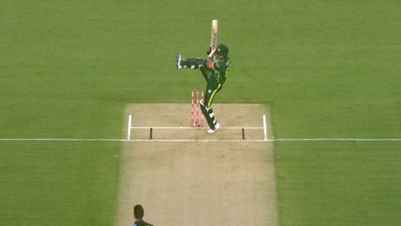 Saim Ayub Hits No-Look Six off New Zealand Pacer Matt Henry’s Bowling During NZ vs PAK 1st T20I 2024 (Watch Video)