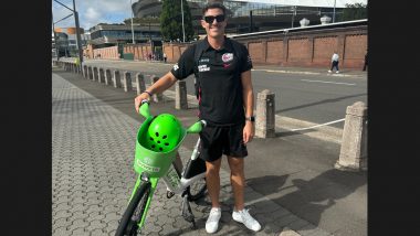 After David Warner's Helicopter Entry, Sean Abbott Uses Bicycle to Reach SCG for Sydney Sixers vs Sydney Thunder BBL 2023-24 Match (Watch Video)