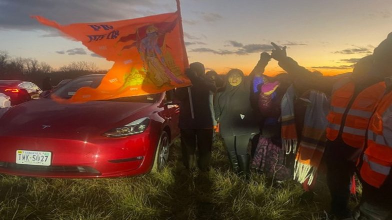 Tesla Musical Light Show in US: Over 150 Cars Parked Strategically in ‘Ram’ Formation Hold Dazzling Light Show in Maryland (Watch Video)