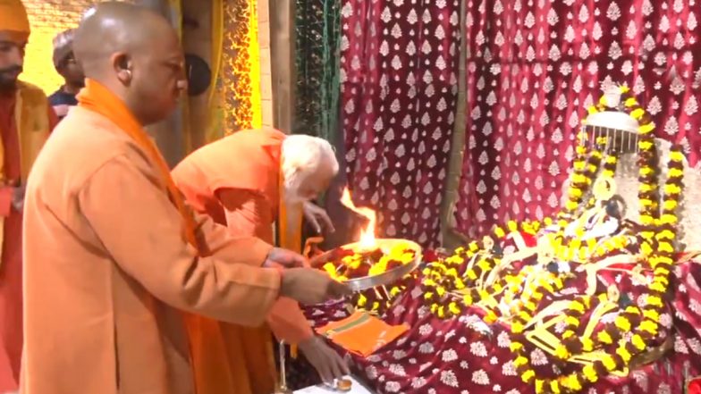 Ram Mandir Video: Uttar Pradesh CM Yogi Adityanath Offers Prayers at Ram Mandir's 'Garbh Griha' in Ayodhya