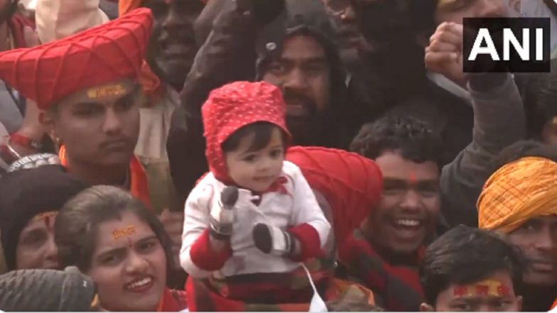 Uttar Pradesh: More Than 2.5 Lakh Devotees Offer Prayers to Ram Lalla in Ayodhya’s Ram Temple; Administration Monitoring Situation (Watch Videos)