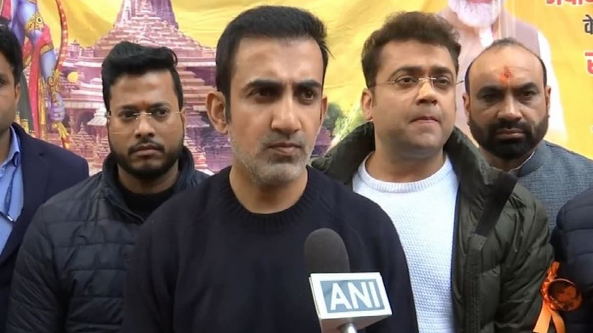 Pran Pratishtha of Ram Lalla: BJP MP Gautam Gambhir Distributes Sarees,  Shawls Among GB Road Sex Workers (Watch Video) | LatestLY