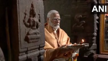 Andhra Pradesh: PM Narendra Modi Offers Prayers at Veerabhadra Temple in Lepakshi (Watch Videos)