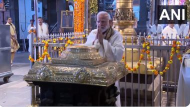 Prime Minister Narendra Modi Performs Puja, Darshan at Guruvayur Sri Krishna Swamy Temple in Kerala’s Thrissur (Watch Videos)