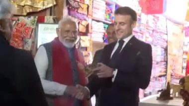 Rajasthan: PM Narendra Modi Explains UPI Digital Payment System to French President Emmanuel Macron in Jaipur (Watch Video)