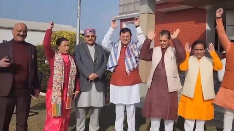 Uttarakhand: CM Pushkar Singh Dhami, Cabinet Ministers Leave For Ram Mandir in Ayodhya, Raise ‘Jai Siya Ram’ Slogans in Dehradun (See Pics and Video)