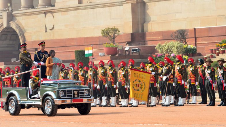 President Droupadi Murmu Witnesses Ceremonial Change-Over of Army Guard Battalion at Rashtrapati Bhavan (See Pics)