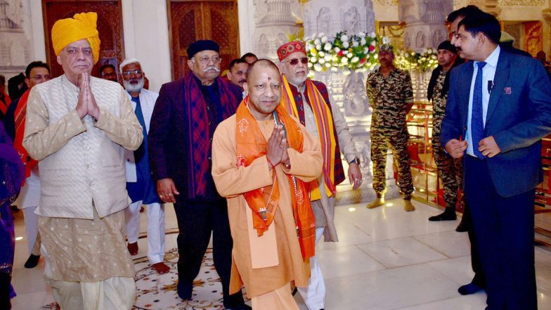 Uttar Pradesh CM Yogi Adityanath Visits Ram Temple in Ayodhya Along With Ministers and MLAs (See Pics and Video)