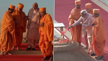 PM Narendra Modi Offers Flower Petals at Lord Swaminarayan's Feet Ahead of BAPS Temple Inauguration in Abu Dhabi (Watch Video)