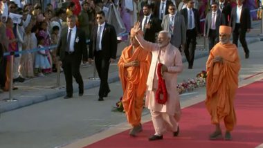 PM Modi UAE Visit: Prime Minister Narendra Modi Welcomed by Priests at BAPS Hindu Temple in Abu Dhabi (Watch Videos)