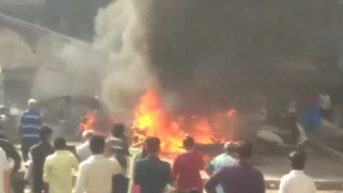 Mumbai Fire: Over 25 Vehicles Burnt After Massive Blaze Erupts at Parking Lot in Borivali (Watch Video)