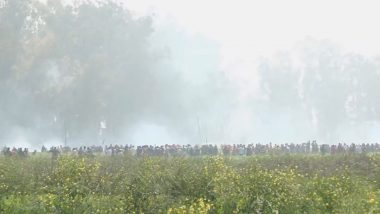 Farmers’ Protest: Tear Gas Shells Fired at Shambhu and Khanauri Border Points To Disperse Protesters (Watch Videos)