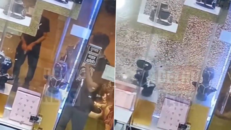 Firing in Delhi: Two Men Open Fire at Jewellery Shop in Rohini, Video Surfaces