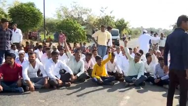 Maharashtra: OBC Community Stage Protest Against Maratha Leader Manoj Jarange Patil Over Maratha Reservation Issue in Beed (Watch Videos)